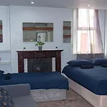 Flexible 1 Bed Centre - 1 *