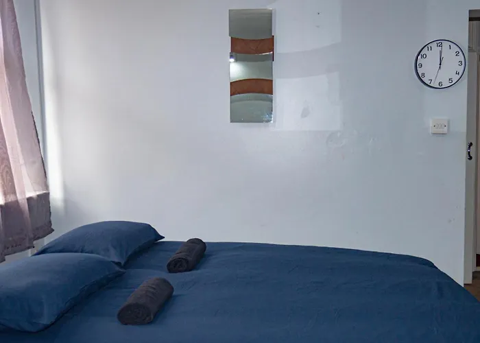 Flexible 1 Bed Centre - 1 *
