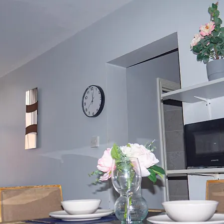 Flexible 1 Bed Apartment City Centre - 1